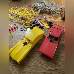 VTG Classic Plastic Car Model Kit  Red and Yellow